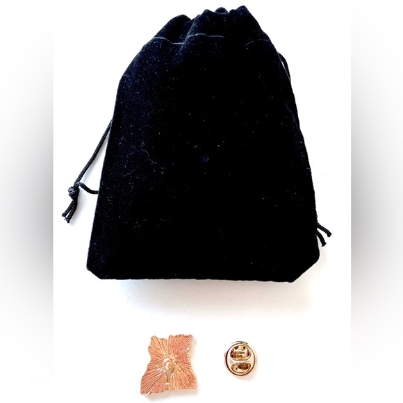 3/$10 🖤🤍 Black & White Kittens Pin for Clothes & Accessories - Picture 2 of 3